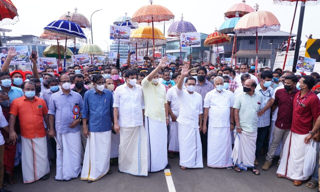 ഉല്‍സവ ലഹരിയില്‍ എടപ്പാള്‍; ഇനി യാത്ര മുകളിലൂടെ... ആവേശം വിതറി നേതാക്കള്‍- ചിത്രങ്ങള്‍ കാണാം