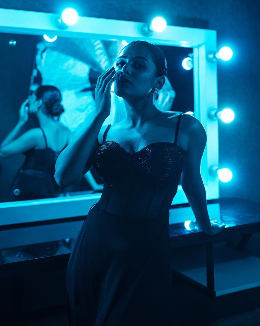 ഡെനീം ഷോർട്സും അണിഞ്ഞ് പുതിയ സൈക്കിളിലേറി എസ്തർ അനില്‍: വൈറലായി ചിത്രങ്ങള്‍