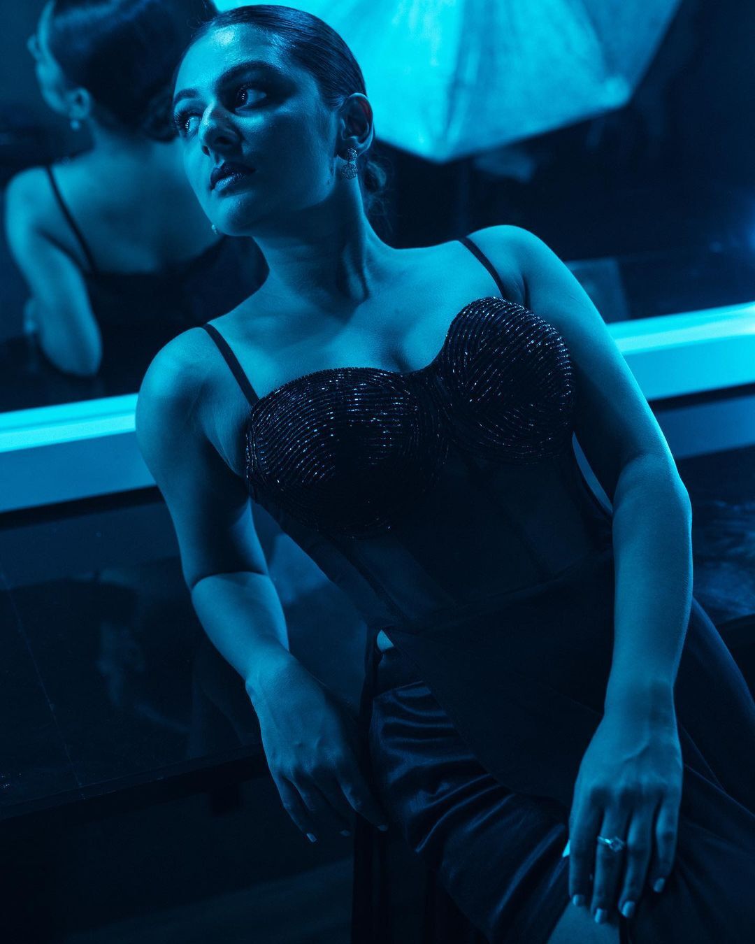 ഡെനീം ഷോർട്സും അണിഞ്ഞ് പുതിയ സൈക്കിളിലേറി എസ്തർ അനില്‍: വൈറലായി ചിത്രങ്ങള്‍