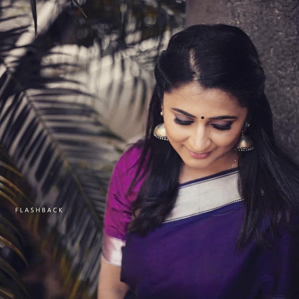 ബ്രോ ഡാഡി ലുക്കില്‍ നടി കനിഹ: ചിത്രം ഏറ്റെടുത്ത് ആരാധകർ