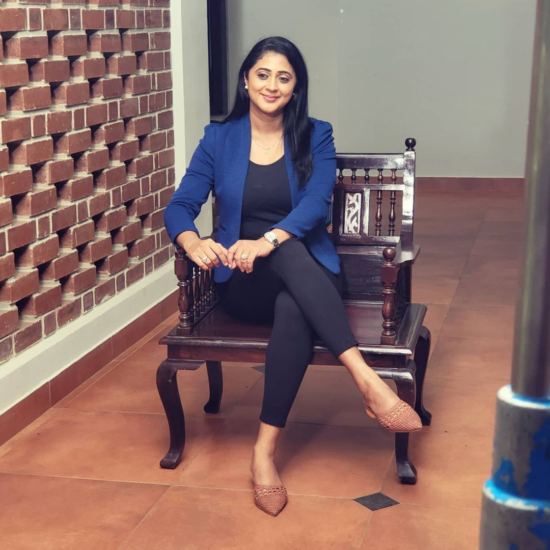 ബ്രോ ഡാഡി ലുക്കില്‍ നടി കനിഹ: ചിത്രം ഏറ്റെടുത്ത് ആരാധകർ