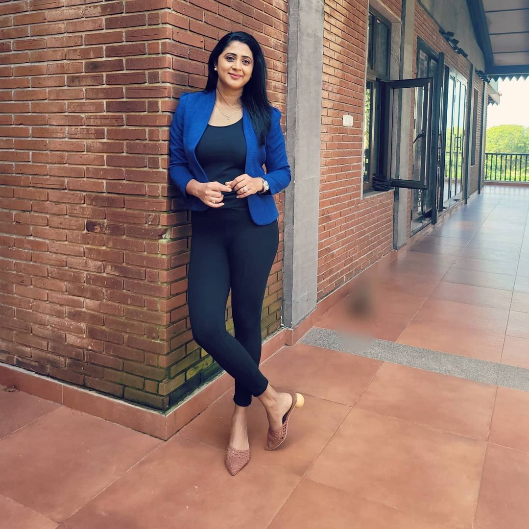 ബ്രോ ഡാഡി ലുക്കില്‍ നടി കനിഹ: ചിത്രം ഏറ്റെടുത്ത് ആരാധകർ