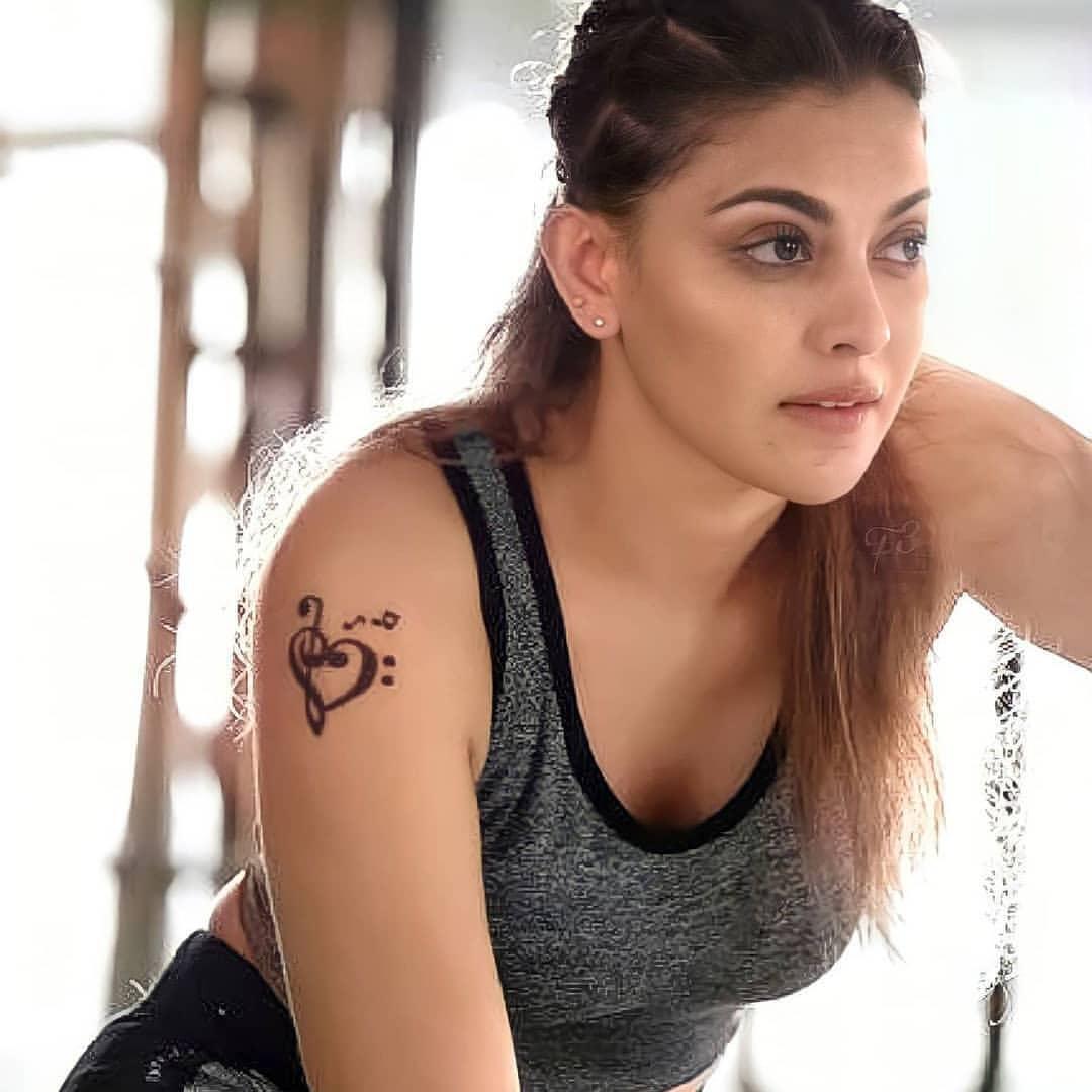 ഇടിച്ചിടുമോ അനുശ്രീ: വർക്ക് ഔട്ട് ചിത്രങ്ങളുമായി താരം, ഏറ്റെടുത്ത് ആരാധകർ