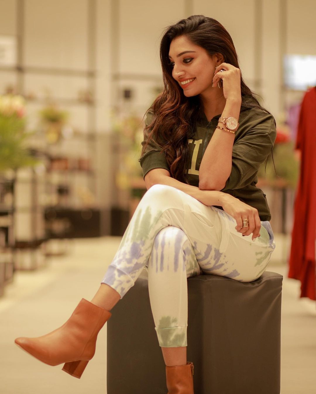 ഇതെന്താണ് റിതൂ ഷോപ്പിങ് കോംപ്ലക്സില്‍ റാംപ് വാക്കോ: റിതുമന്ത്രിയുടെ പുതിയ ചിത്രങ്ങള്‍ വൈറല്‍