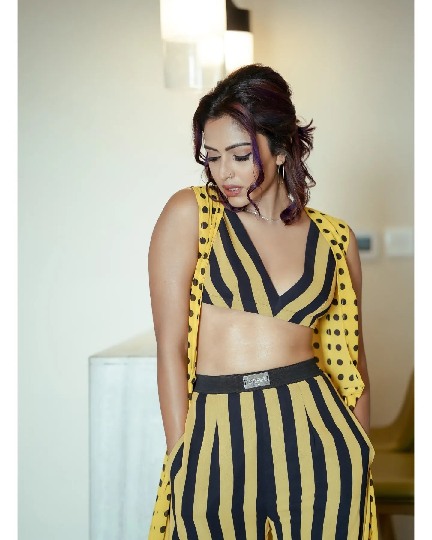 అమలా పాల్ క్లీవేజ్ షో..మత్తెక్కించే అందంతో..!!