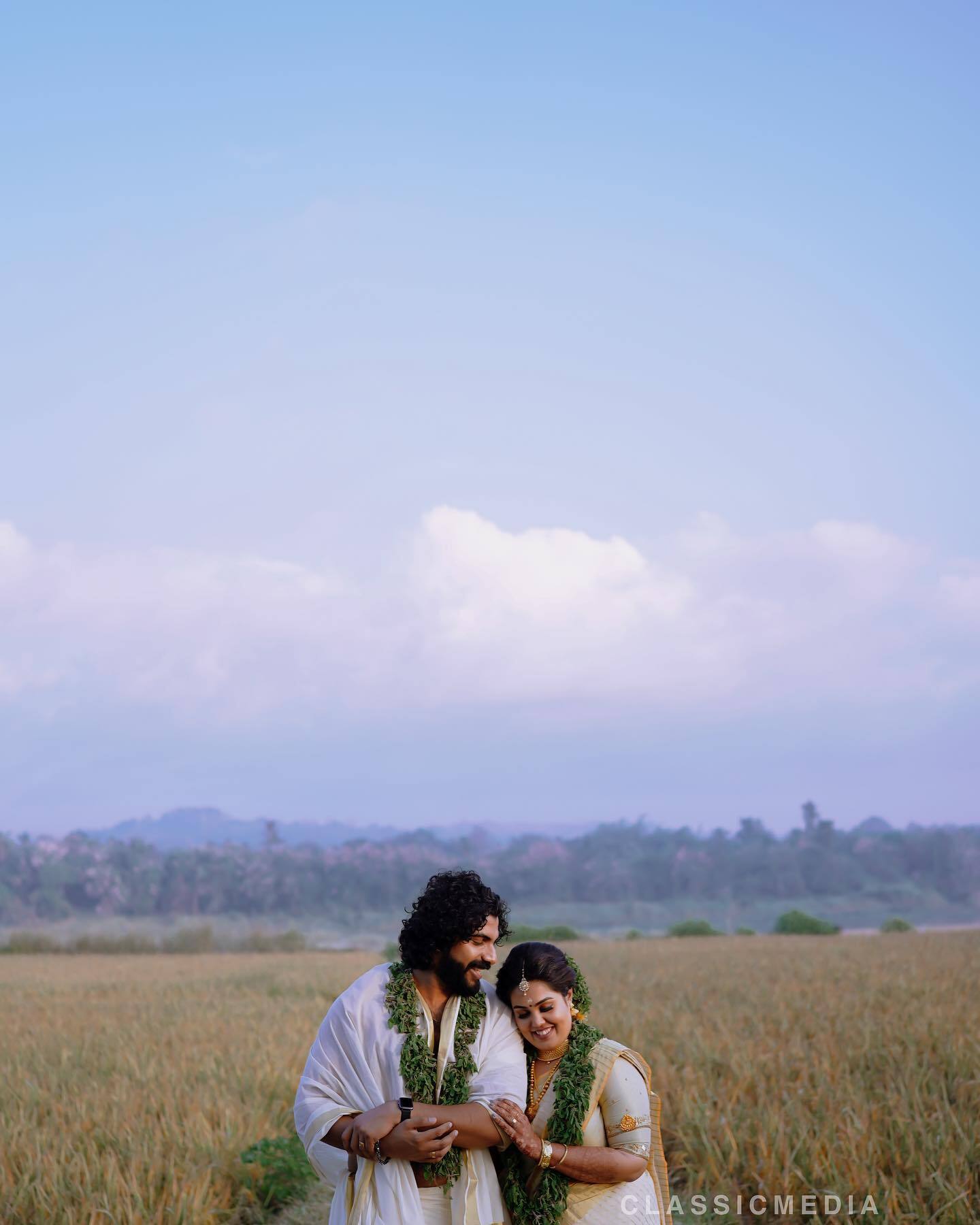 നടന്‍ അനൂപ് കൃഷ്ണന്‍ വിവാഹിതനായി; താലികെട്ട് ഗുരുവായൂരില്‍... ചിത്രങ്ങള്‍ കാണാം