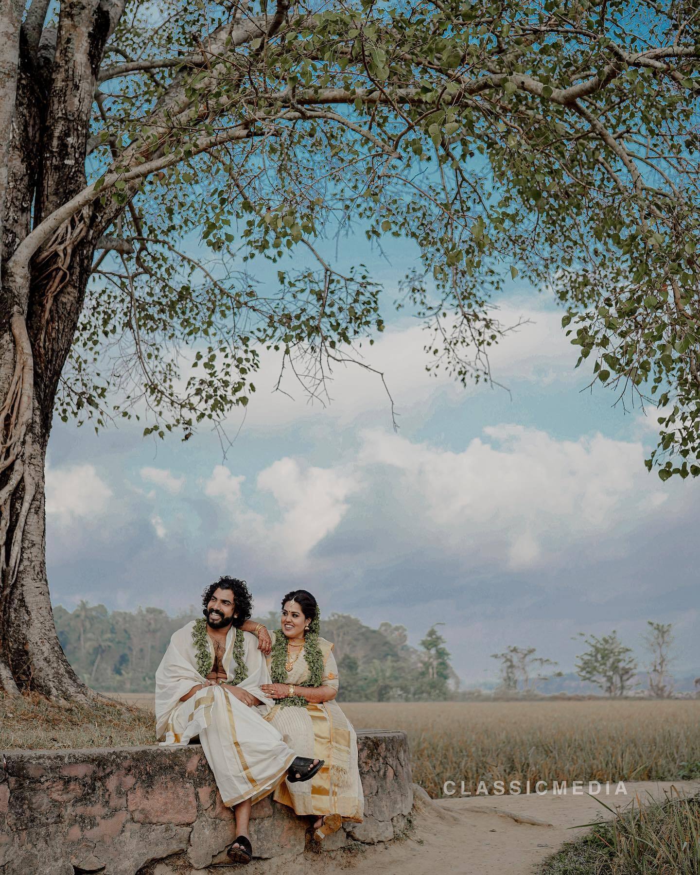 നടന്‍ അനൂപ് കൃഷ്ണന്‍ വിവാഹിതനായി; താലികെട്ട് ഗുരുവായൂരില്‍... ചിത്രങ്ങള്‍ കാണാം