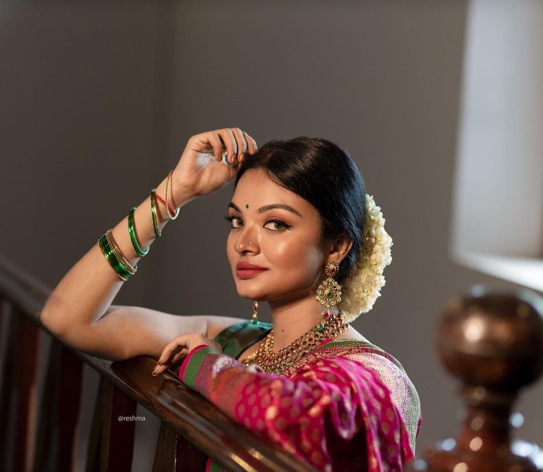 രാജകുമാരിയെപ്പോലെ.... സുന്ദരി: സാരിയില്‍ തിളങ്ങി സൂര്യ ജെ മേനോന്‍ ചിത്രങ്ങള്‍ വൈറല്‍