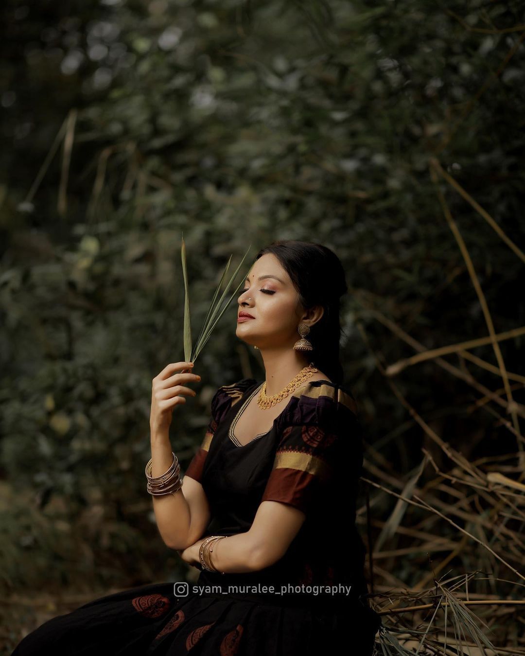 രാജകുമാരിയെപ്പോലെ.... സുന്ദരി: സാരിയില്‍ തിളങ്ങി സൂര്യ ജെ മേനോന്‍ ചിത്രങ്ങള്‍ വൈറല്‍