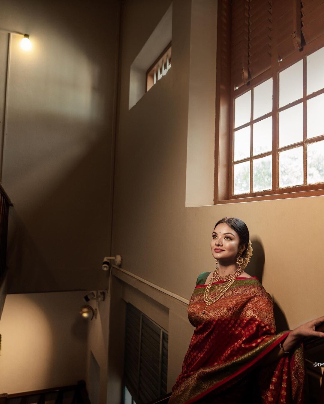 രാജകുമാരിയെപ്പോലെ.... സുന്ദരി: സാരിയില്‍ തിളങ്ങി സൂര്യ ജെ മേനോന്‍ ചിത്രങ്ങള്‍ വൈറല്‍