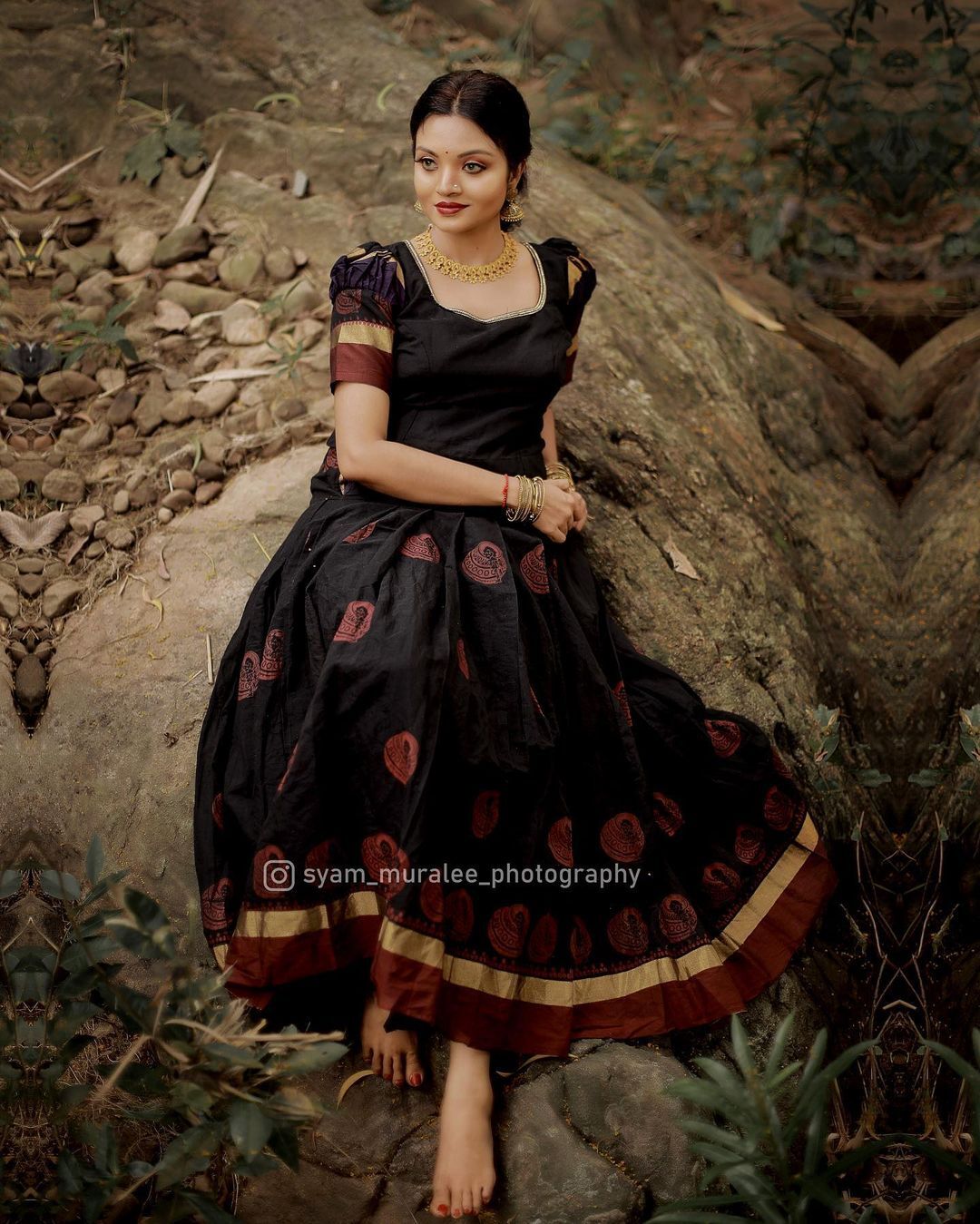 രാജകുമാരിയെപ്പോലെ.... സുന്ദരി: സാരിയില്‍ തിളങ്ങി സൂര്യ ജെ മേനോന്‍ ചിത്രങ്ങള്‍ വൈറല്‍