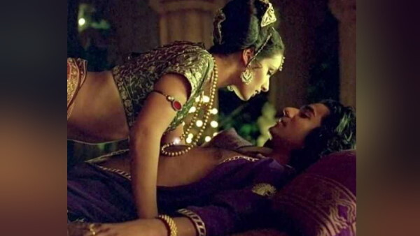 परिवार के साथ देखने के लिए नहीं बनीं ये बॉलीवुड फिल्में, बोल्डनेस की सारी हदें पार