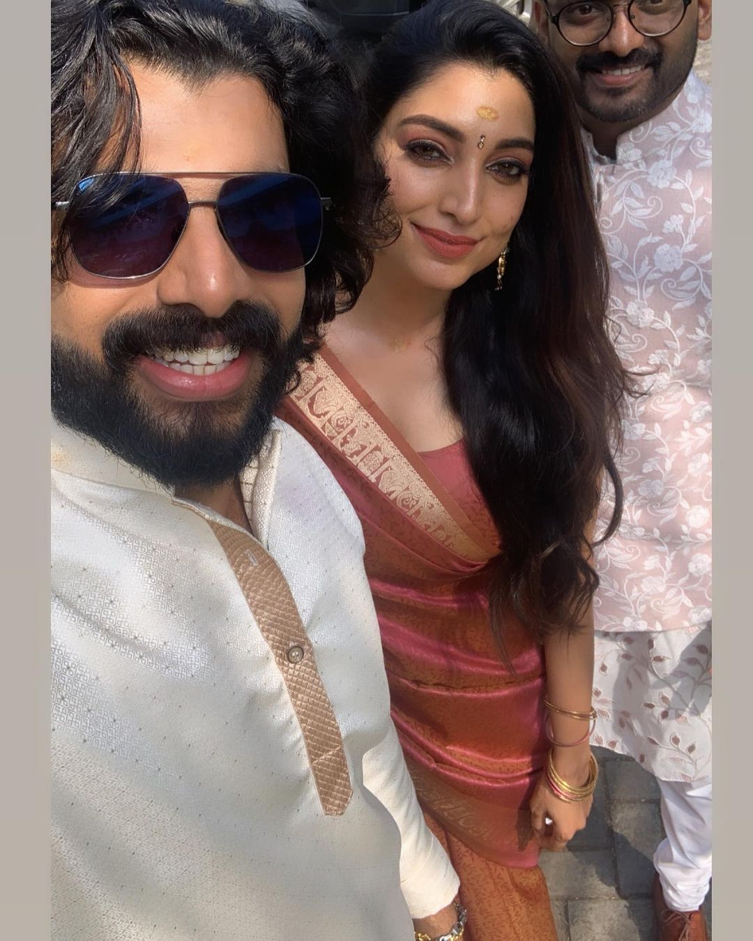 സാരിയില്‍ ഗ്ലാമറസ് ലുക്കില്‍ റിതുമന്ത്ര: വൈറലായി ചിത്രങ്ങള്‍