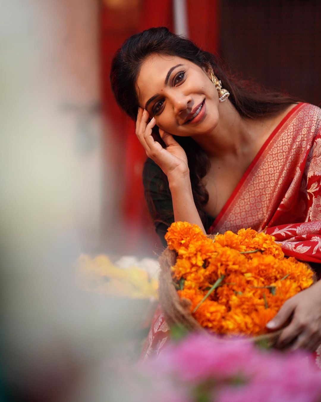 സാരിയില്‍ ഗ്ലാമറസ് സുന്ദരിയായി തിളങ്ങി മഡോണ: വൈറലായി പുതിയ ചിത്രങ്ങള്‍ വൈറല്‍ 