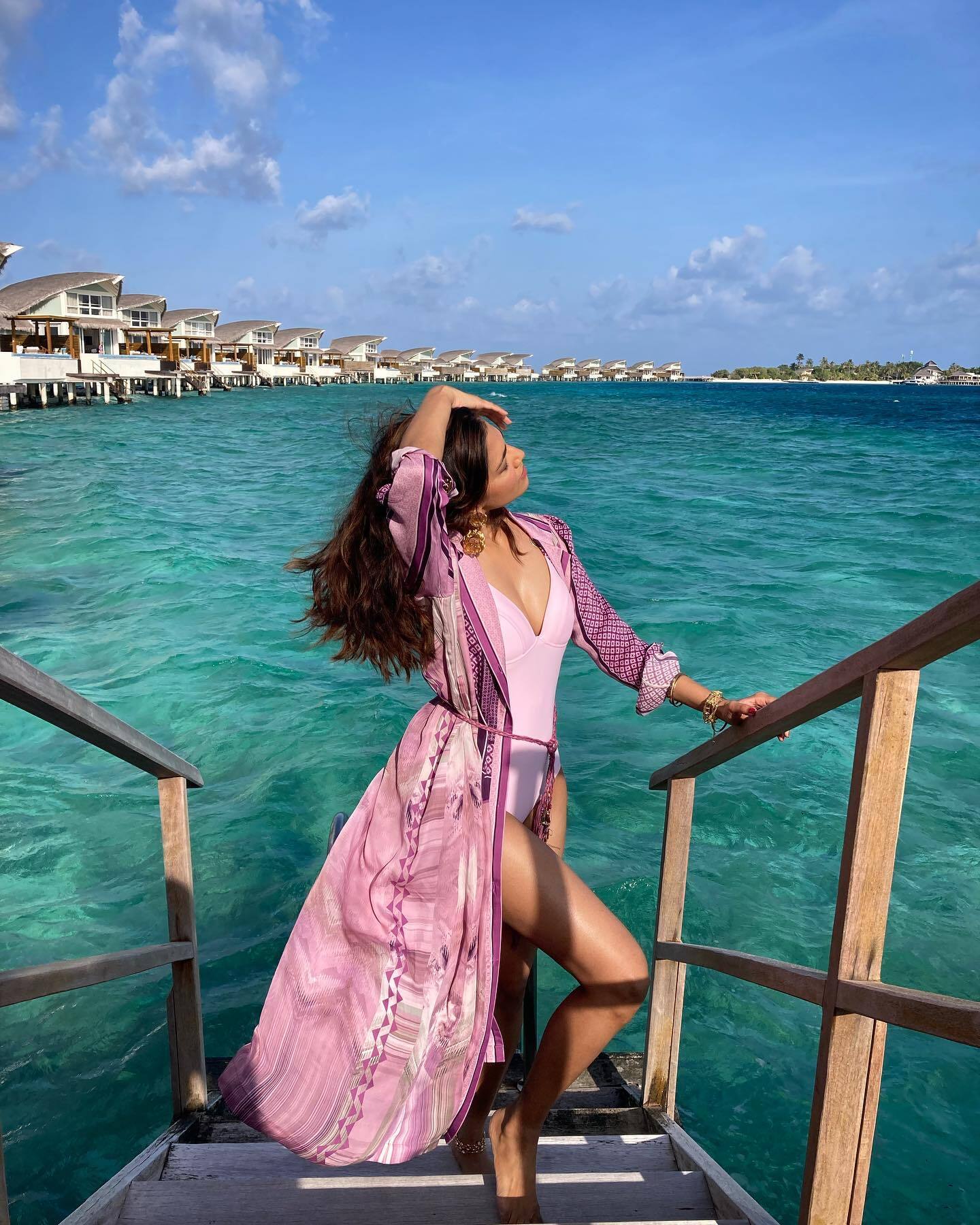 പിങ്ക് മോണോക്കിനിയില്‍ തിളങ്ങി മാളവിക മോഹനന്‍; നടിയുടെ മാലിദ്വീപ് ചിത്രങ്ങള്‍ വൈറല്‍