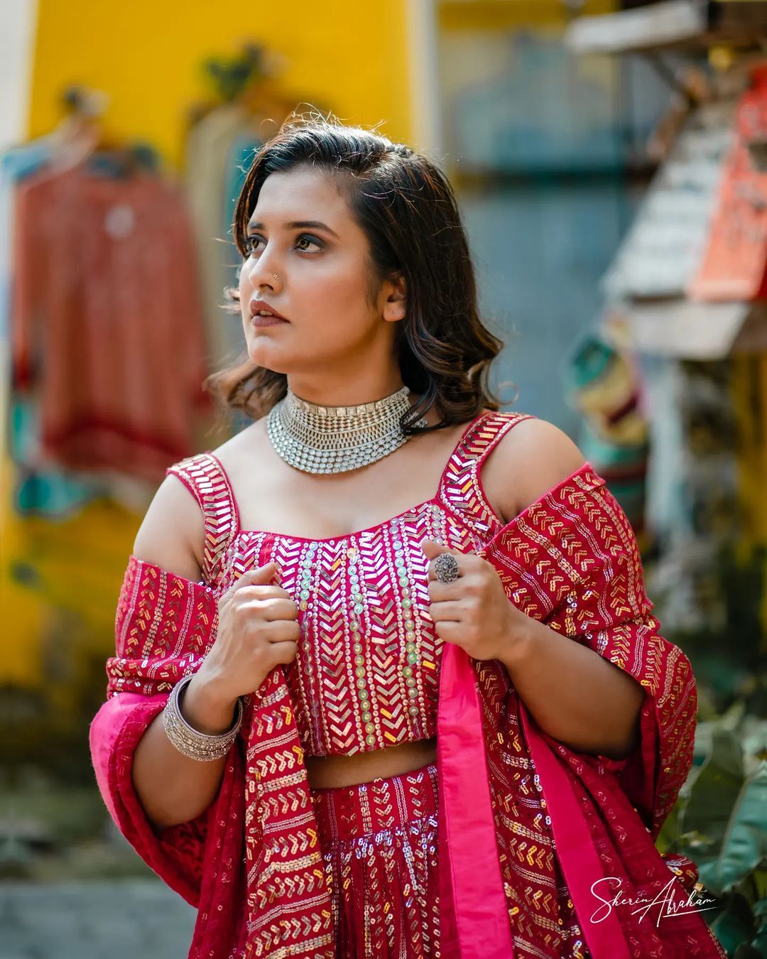 സൂപ്പര്‍ ലുക്കില്‍ റോഷ്‌ന; സോഷ്യല്‍ മീഡിയയില്‍ വൈറലായി പുതിയ ചിത്രങ്ങള്‍