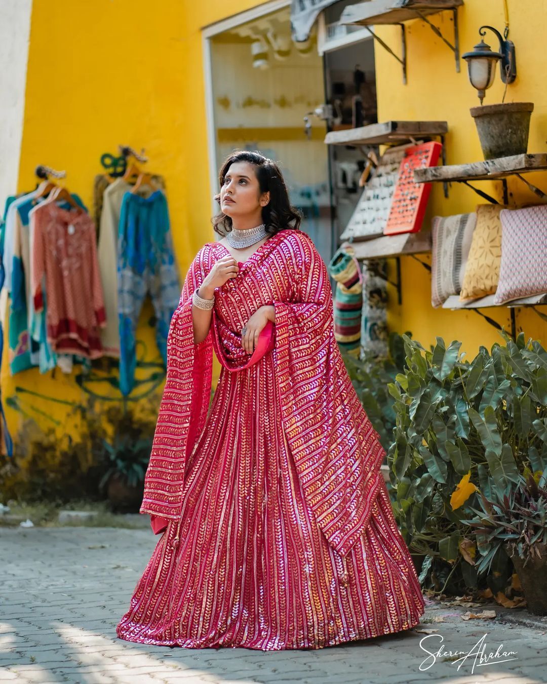 സൂപ്പര്‍ ലുക്കില്‍ റോഷ്‌ന; സോഷ്യല്‍ മീഡിയയില്‍ വൈറലായി പുതിയ ചിത്രങ്ങള്‍