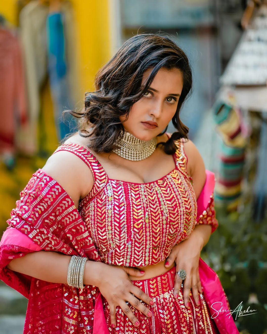 സൂപ്പര്‍ ലുക്കില്‍ റോഷ്‌ന; സോഷ്യല്‍ മീഡിയയില്‍ വൈറലായി പുതിയ ചിത്രങ്ങള്‍