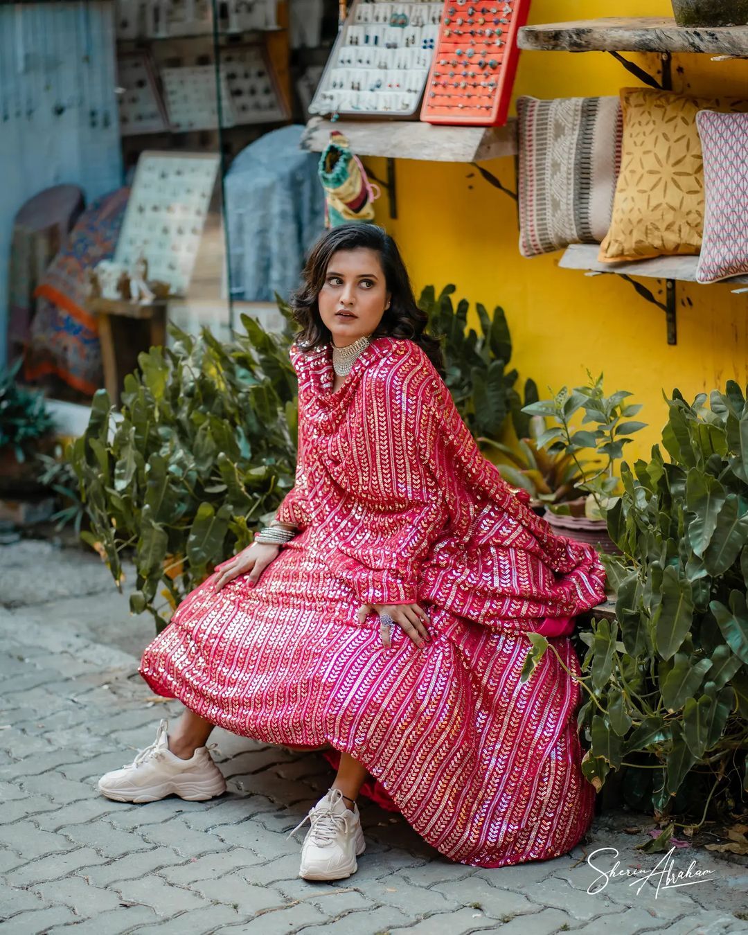 സൂപ്പര്‍ ലുക്കില്‍ റോഷ്‌ന; സോഷ്യല്‍ മീഡിയയില്‍ വൈറലായി പുതിയ ചിത്രങ്ങള്‍