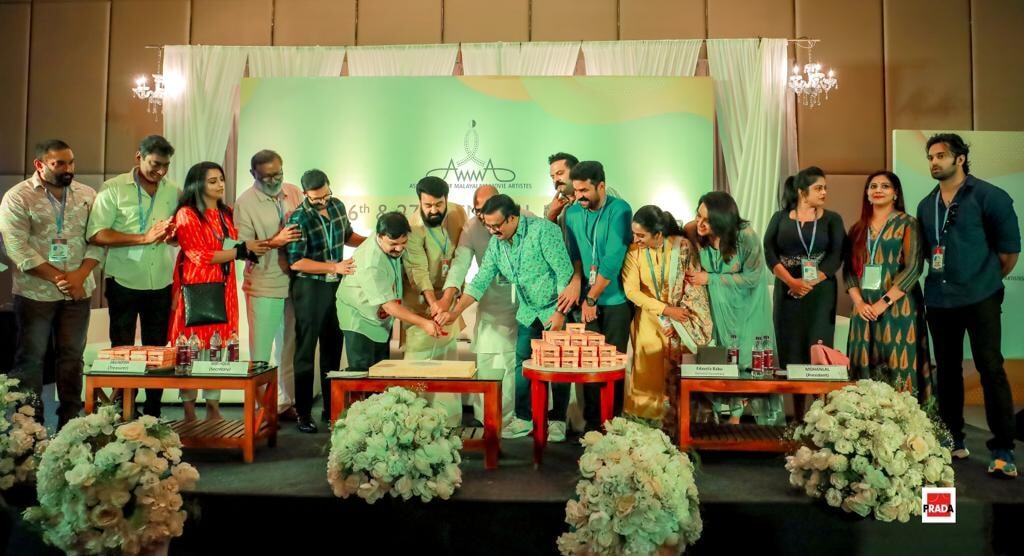 വിവാദം കത്തുമ്പോൾ യോഗം കൂടി 'അമ്മ', കൂൾ ലുക്കിൽ മോഹൻലാൽ, ചിത്രങ്ങൾ