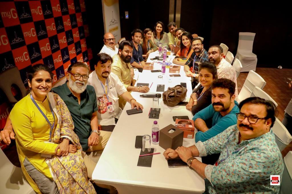 വിവാദം കത്തുമ്പോൾ യോഗം കൂടി 'അമ്മ', കൂൾ ലുക്കിൽ മോഹൻലാൽ, ചിത്രങ്ങൾ