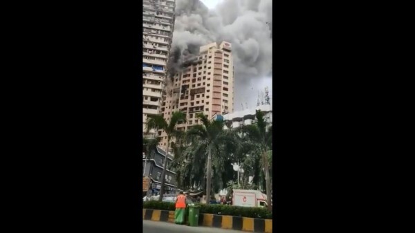 Major fire breaks out at high-rise Apt Building In Mumbai - Oneindia