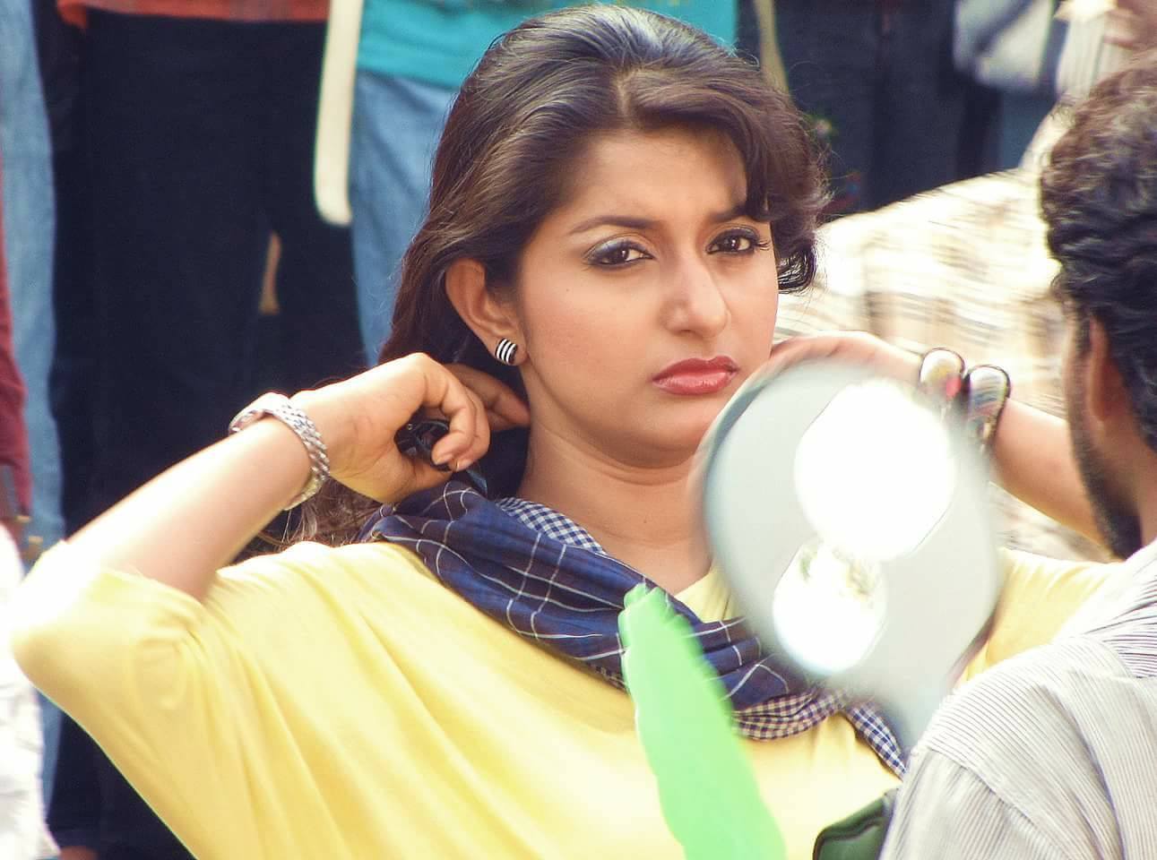 ഫ്രോക്കിൽ ഗ്ലാമർ നൃത്തം, ഇൻസ്റ്റഗ്രാമിൽ വരവറിയിച്ച് മീരാ ജാസ്മിൻ, ചിത്രങ്ങൾ 