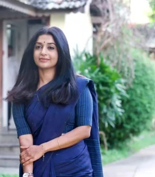 ഫ്രോക്കിൽ ഗ്ലാമർ നൃത്തം, ഇൻസ്റ്റഗ്രാമിൽ വരവറിയിച്ച് മീരാ ജാസ്മിൻ, ചിത്രങ്ങൾ 