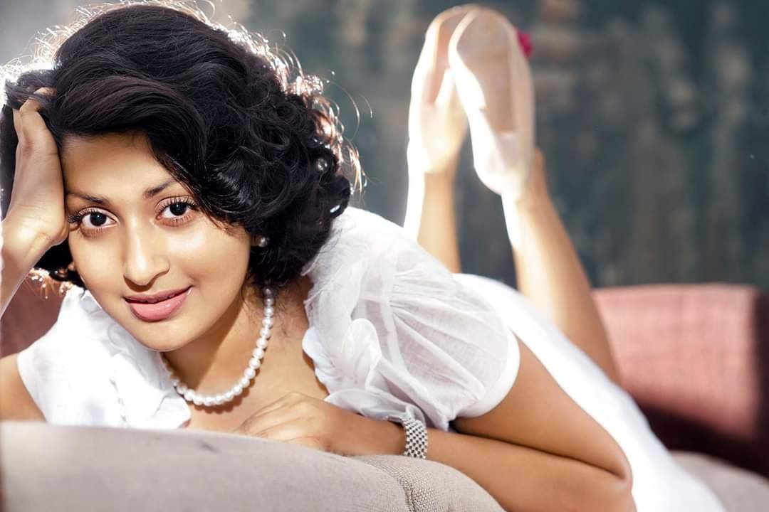 ഫ്രോക്കിൽ ഗ്ലാമർ നൃത്തം, ഇൻസ്റ്റഗ്രാമിൽ വരവറിയിച്ച് മീരാ ജാസ്മിൻ, ചിത്രങ്ങൾ 