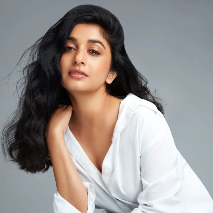 ഫ്രോക്കിൽ ഗ്ലാമർ നൃത്തം, ഇൻസ്റ്റഗ്രാമിൽ വരവറിയിച്ച് മീരാ ജാസ്മിൻ, ചിത്രങ്ങൾ 