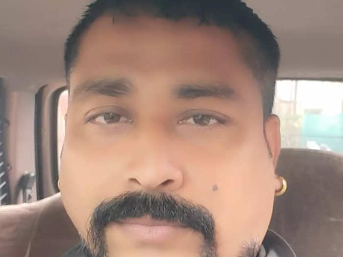 PHOTOS : மீசை வைத்தது குத்தமா.... பெரிய மீசையினால் வேலை பறிபோன சம்பவம்... மத்திய பிரதேசதில் பகீர்... படங்கள்! 