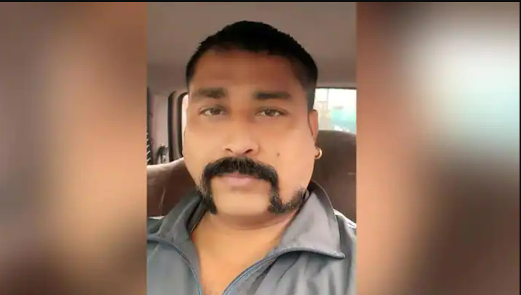 PHOTOS : மீசை வைத்தது குத்தமா.... பெரிய மீசையினால் வேலை பறிபோன சம்பவம்... மத்திய பிரதேசதில் பகீர்... படங்கள்! 