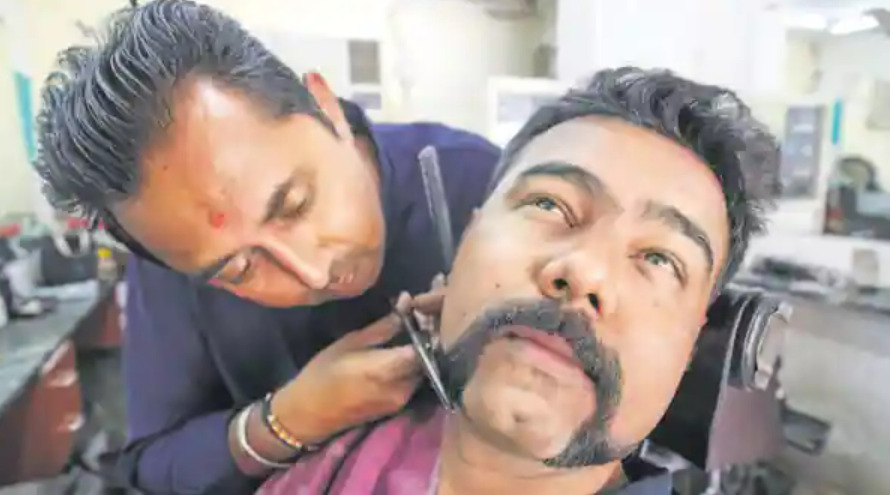 PHOTOS : மீசை வைத்தது குத்தமா.... பெரிய மீசையினால் வேலை பறிபோன சம்பவம்... மத்திய பிரதேசதில் பகீர்... படங்கள்! 