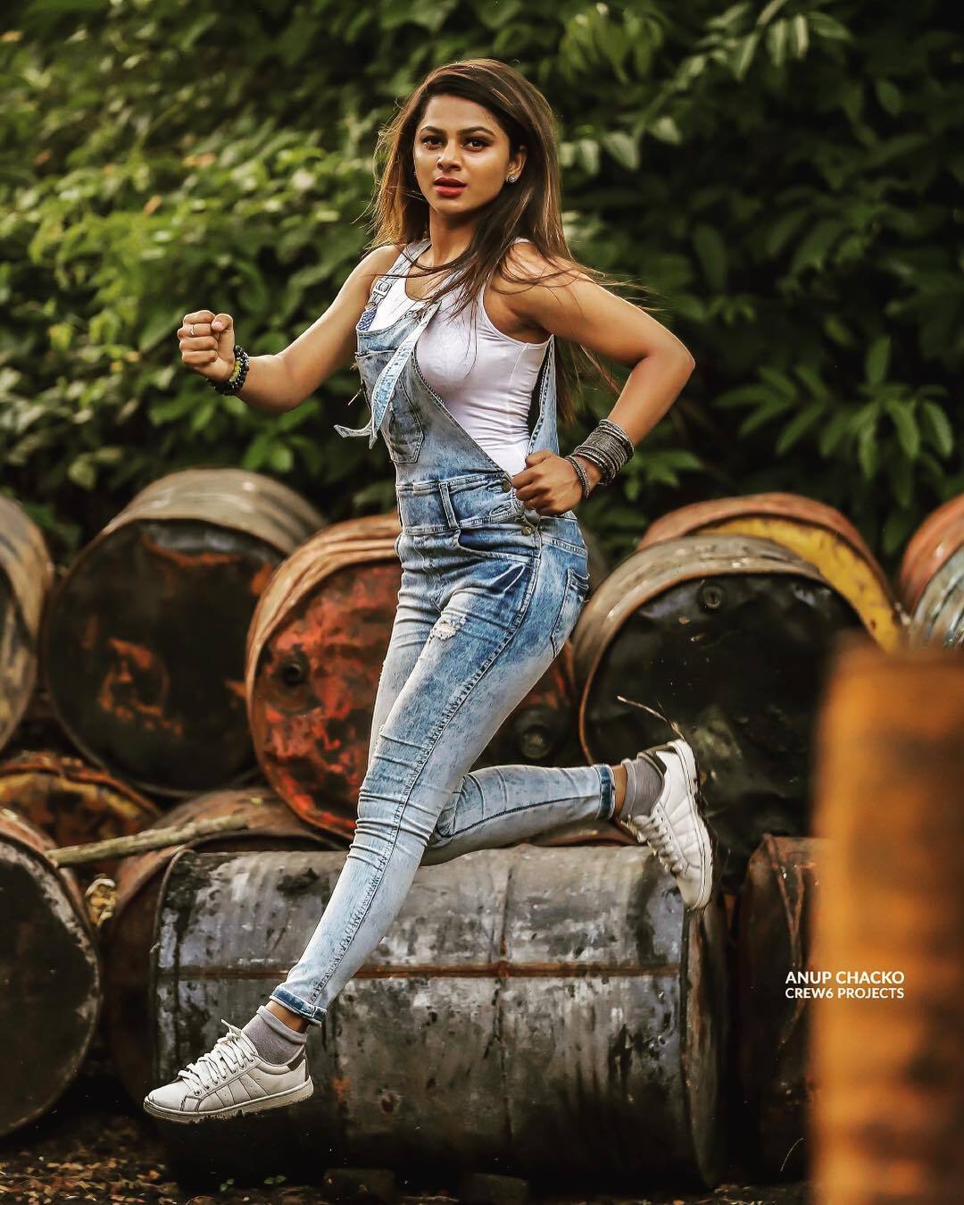 PHOTOS : சீரியலில் மட்டும் தான் அப்படி... குறு குறு பார்வையால் கிறுக்கு பிடிக்க வைக்கும் டெல்னா டேவிஸ்..படங்கள்! 