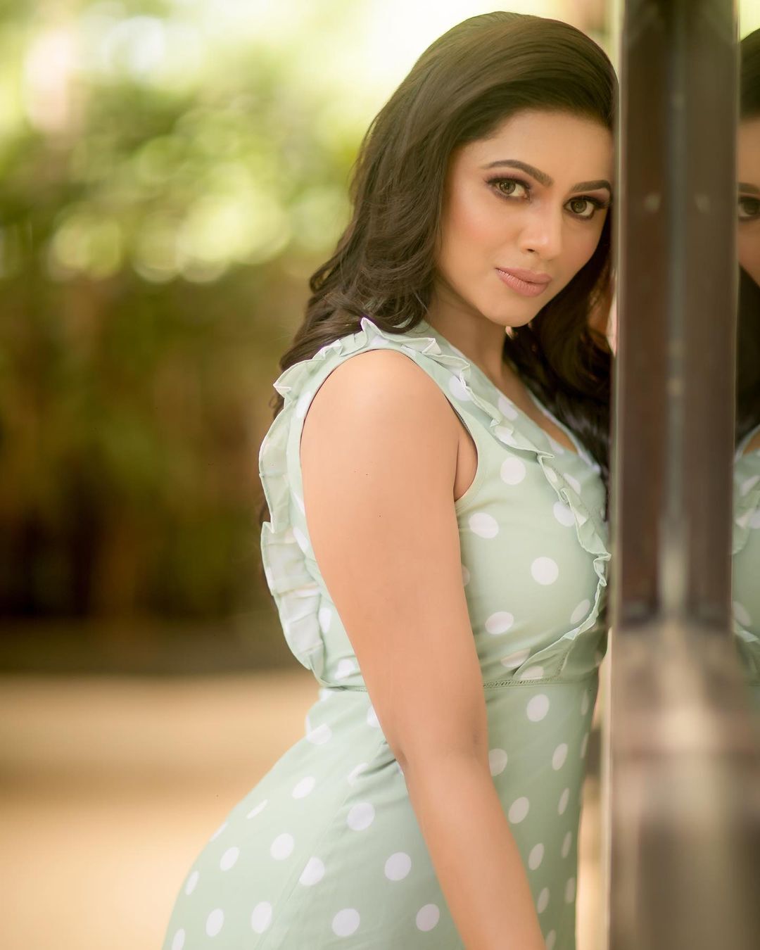 PHOTOS : சீரியலில் மட்டும் தான் அப்படி... குறு குறு பார்வையால் கிறுக்கு பிடிக்க வைக்கும் டெல்னா டேவிஸ்..படங்கள்! 