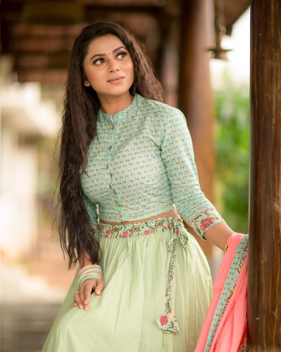 PHOTOS : சீரியலில் மட்டும் தான் அப்படி... குறு குறு பார்வையால் கிறுக்கு பிடிக்க வைக்கும் டெல்னா டேவிஸ்..படங்கள்! 