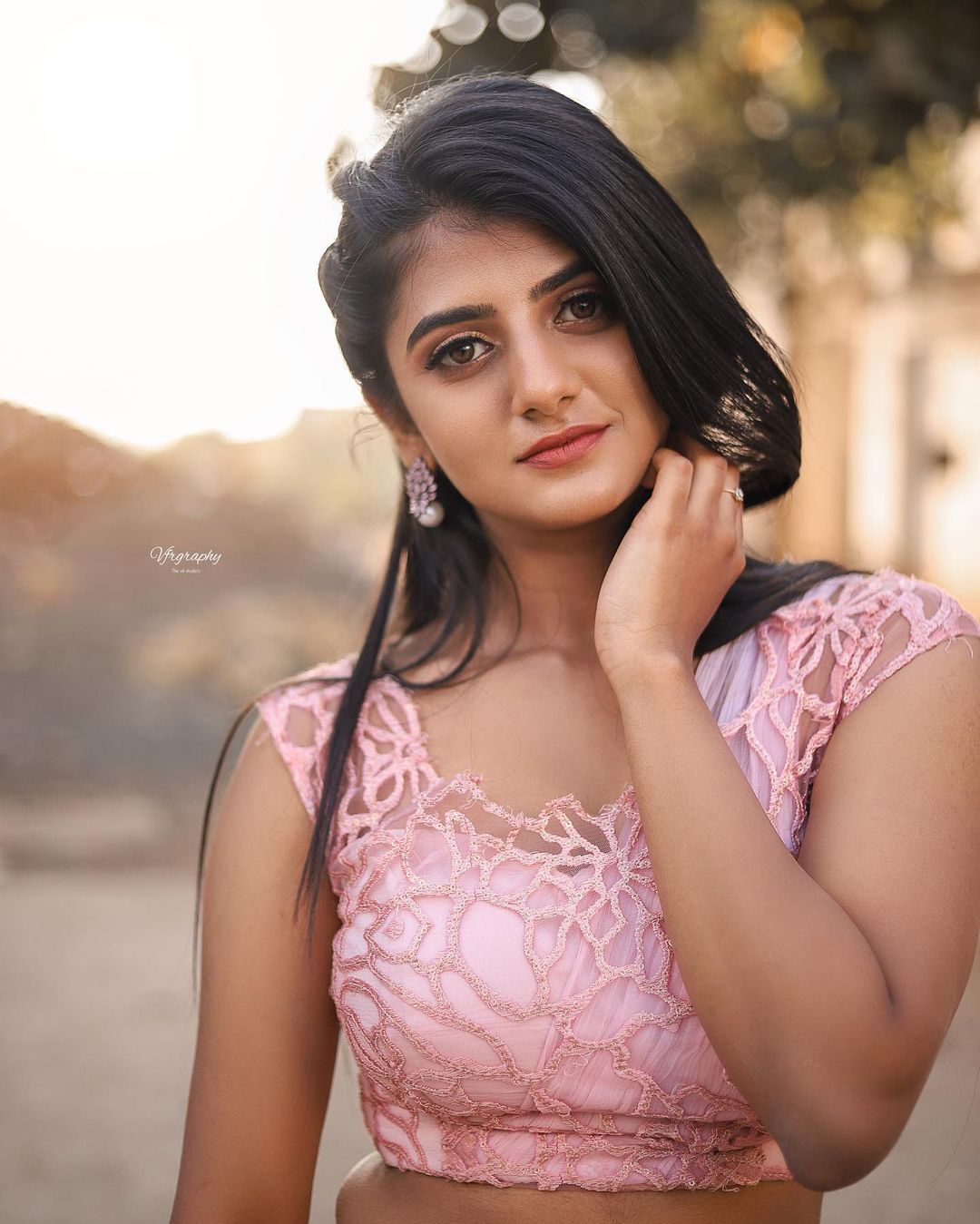 PHOTOS : மாடர்ன் ட்ரெஸ்ஸில் மார்க்கமாக தெரியும் கேப்ரியல்லா... வர்ணிக்கும் ரசிகர்கள்... படங்கள்!  
