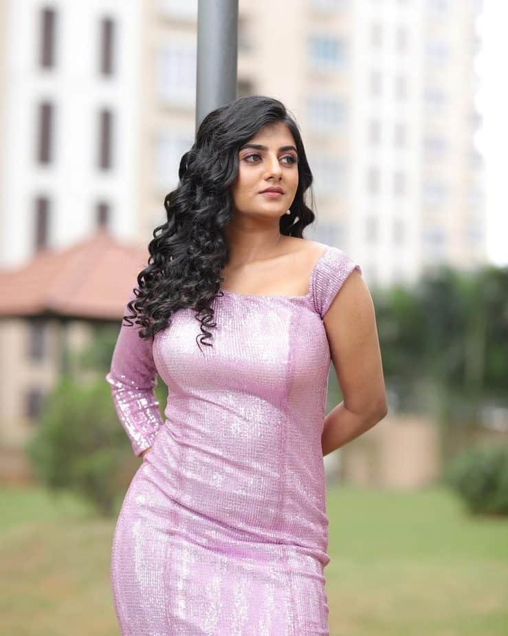 PHOTOS : மாடர்ன் ட்ரெஸ்ஸில் மார்க்கமாக தெரியும் கேப்ரியல்லா... வர்ணிக்கும் ரசிகர்கள்... படங்கள்!  