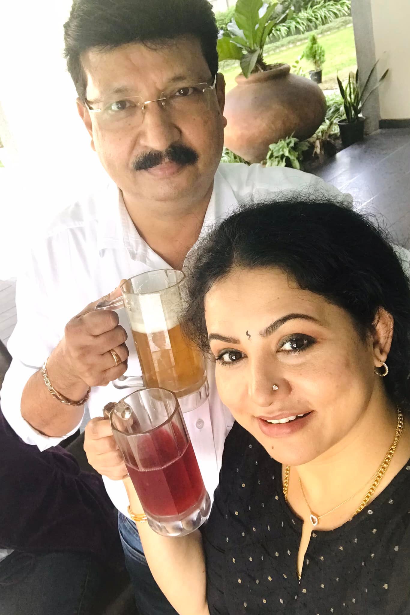 നടി ശീലു എബ്രഹാമിന്റെ വിവാഹം കഴിഞ്ഞിട്ട് 17 വര്‍ഷം; ആഘോഷമാക്കി താരം... ചിത്രങ്ങള്‍