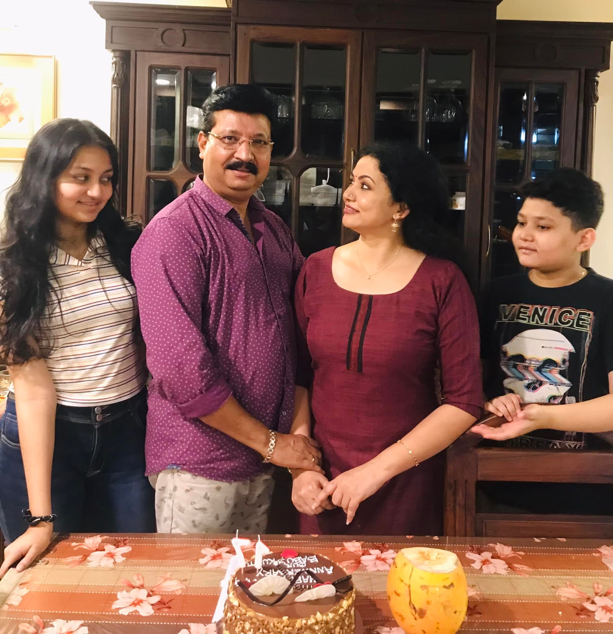 നടി ശീലു എബ്രഹാമിന്റെ വിവാഹം കഴിഞ്ഞിട്ട് 17 വര്‍ഷം; ആഘോഷമാക്കി താരം... ചിത്രങ്ങള്‍