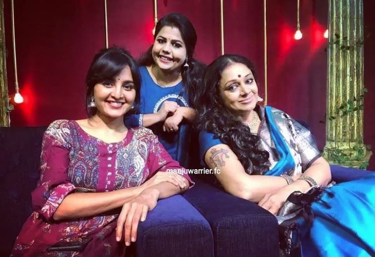 മലയാളികളുടെ എക്കാലത്തേയും ഇഷ്ട നടിമാർ: നേരില്‍ കണ്ടപ്പോള്‍ കെട്ടിപിടിച്ച് പറഞ്ഞത്, വൈറലായി ചിത്രങ്ങള്‍