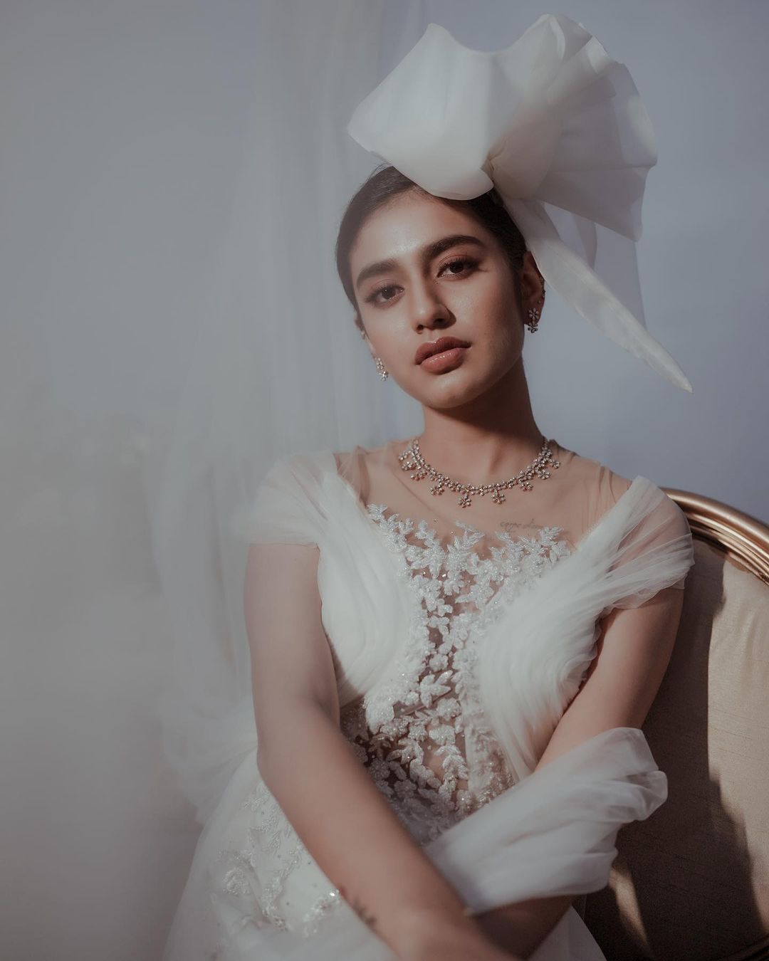 സാരിയില്‍ ഗ്ലാമറസ് സുന്ദരിയായി പ്രിയ പി വാര്യർ: വൈറലായി പുതിയ ചിത്രങ്ങള്‍