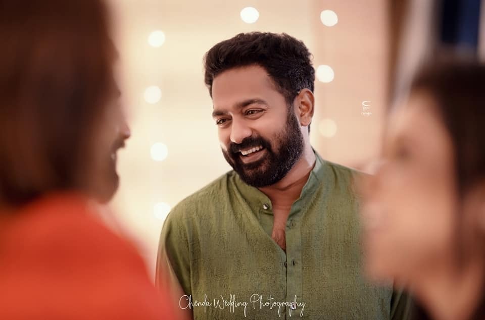 ആരാധകന്റെ കല്യാണത്തിന് കുടുംബസമേതമെത്തി ഞെട്ടിച്ച് ആസിഫ് അലി