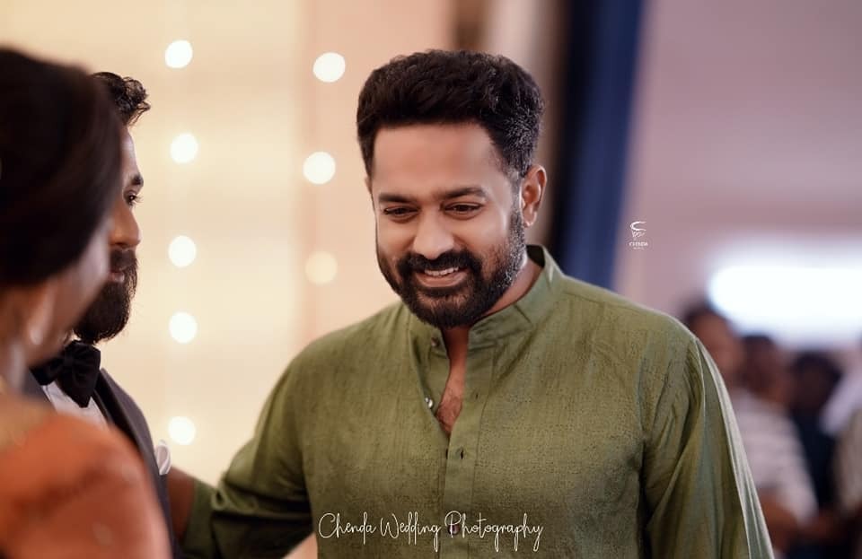 ആരാധകന്റെ കല്യാണത്തിന് കുടുംബസമേതമെത്തി ഞെട്ടിച്ച് ആസിഫ് അലി
