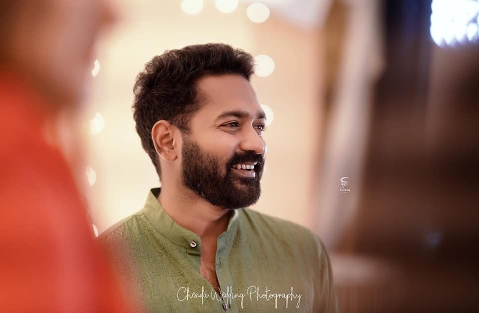 ആരാധകന്റെ കല്യാണത്തിന് കുടുംബസമേതമെത്തി ഞെട്ടിച്ച് ആസിഫ് അലി