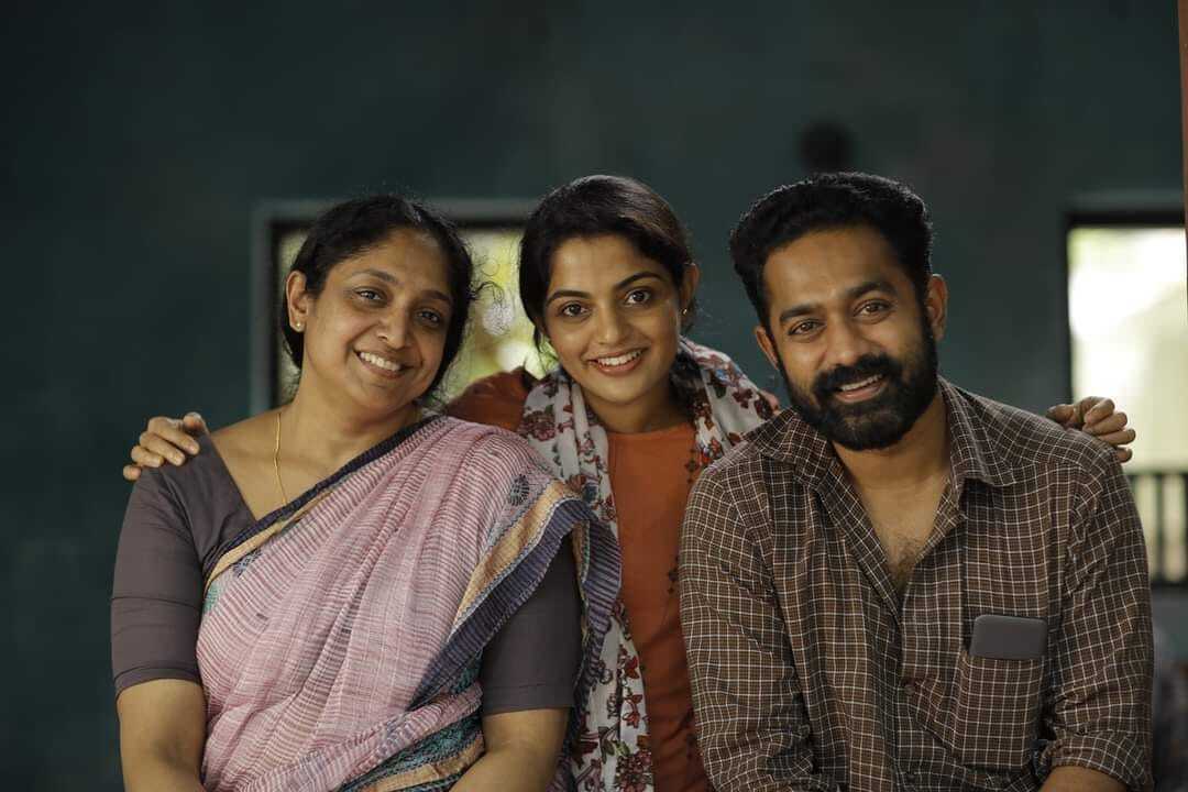 ആരാധകന്റെ കല്യാണത്തിന് കുടുംബസമേതമെത്തി ഞെട്ടിച്ച് ആസിഫ് അലി