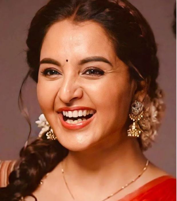 അയിഷയില്‍ മഞ്ജു വാര്യർ ഡാന്‍സ് കളിച്ച് തകർക്കും: പഠിപ്പിക്കാനെത്തിയത് പ്രഭുദേവ