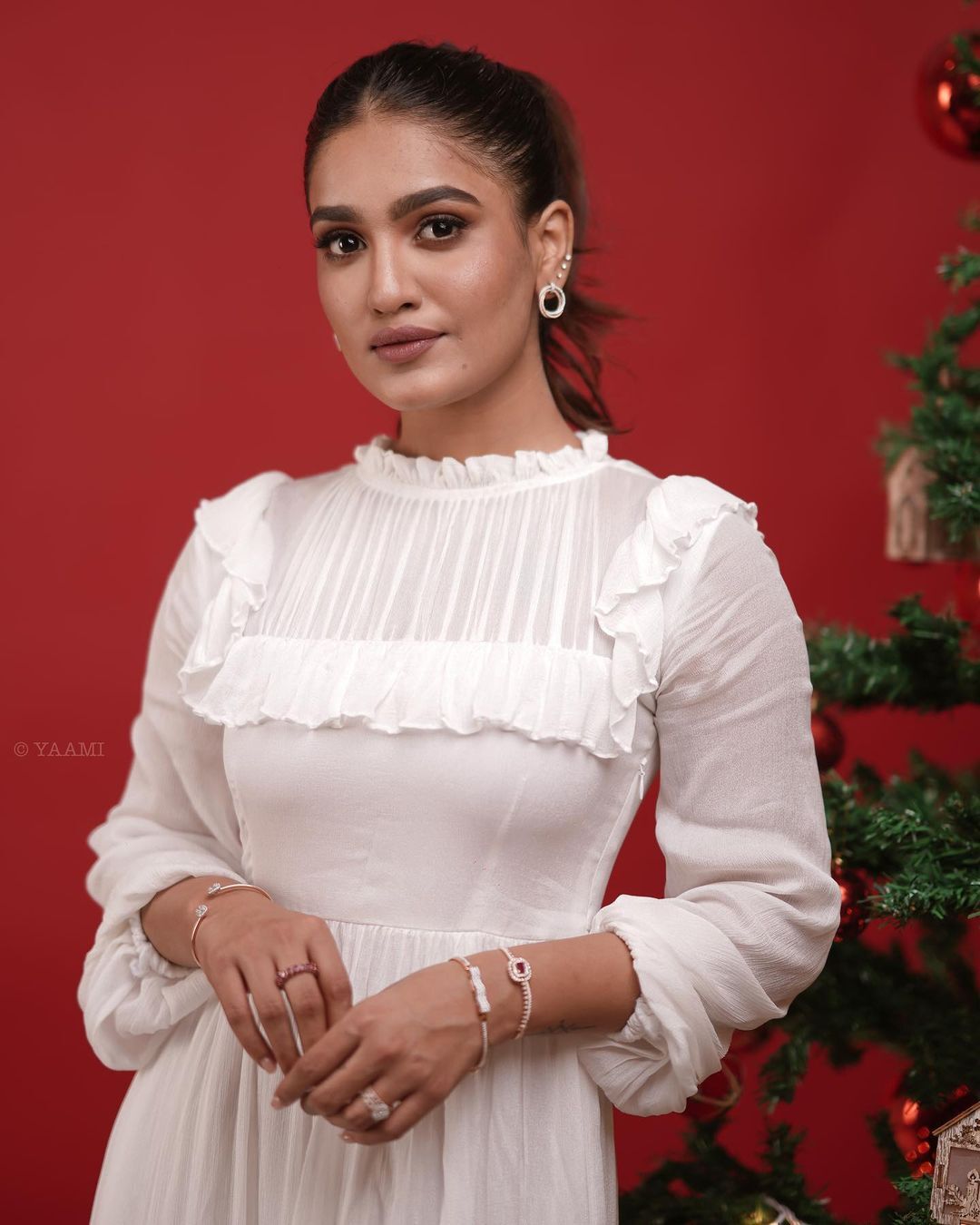  ഹോട്ട് ലുക്കിൽ സാനിയ ഇയ്യപ്പൻ.. വൈറലായി പുതിയ ഫോട്ടോകൾ