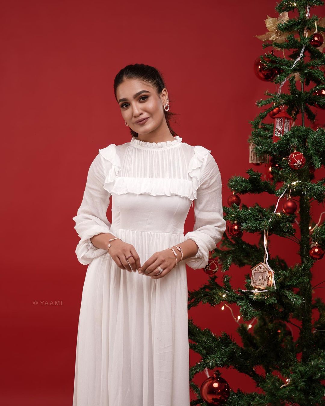  ഹോട്ട് ലുക്കിൽ സാനിയ ഇയ്യപ്പൻ.. വൈറലായി പുതിയ ഫോട്ടോകൾ