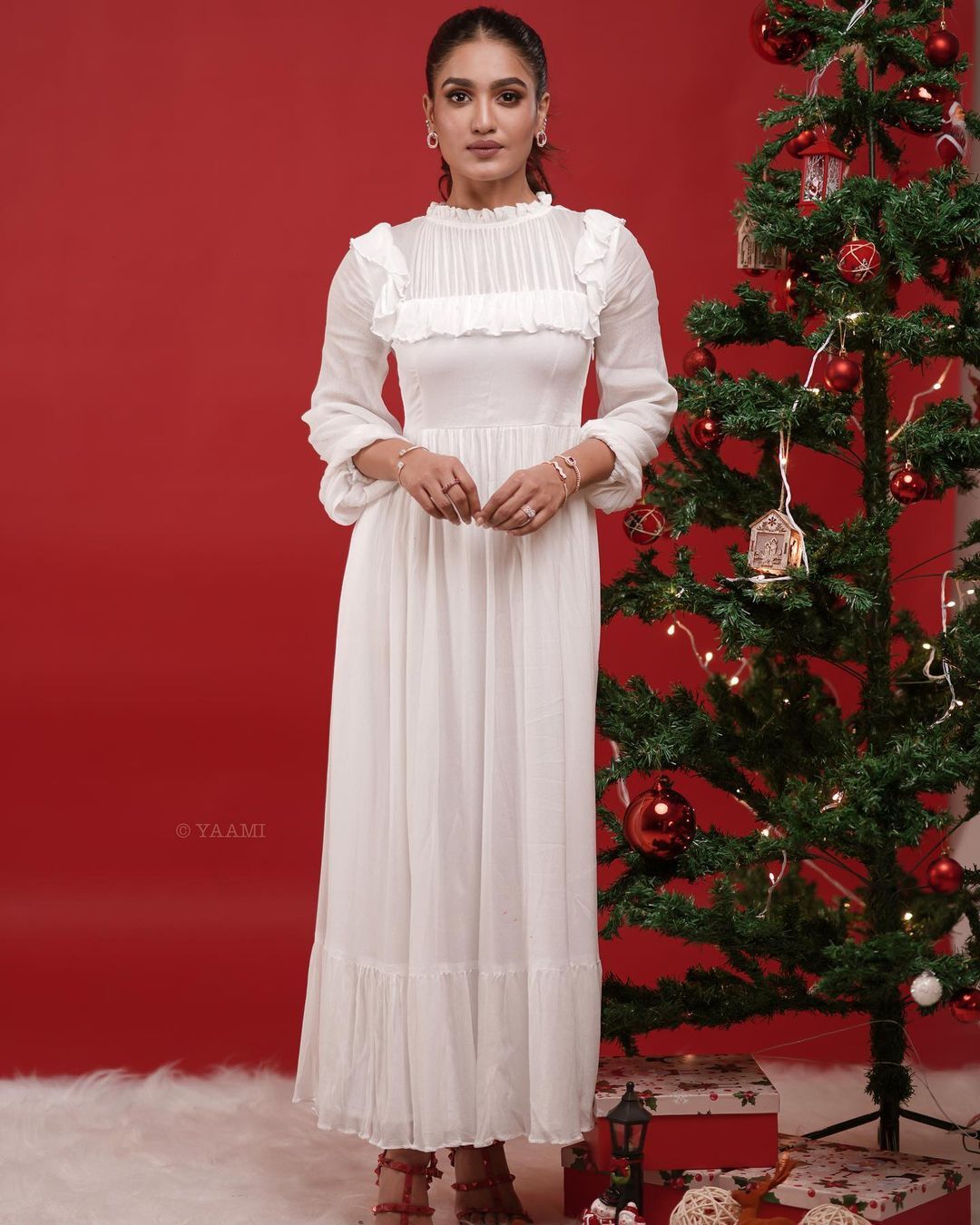  ഹോട്ട് ലുക്കിൽ സാനിയ ഇയ്യപ്പൻ.. വൈറലായി പുതിയ ഫോട്ടോകൾ